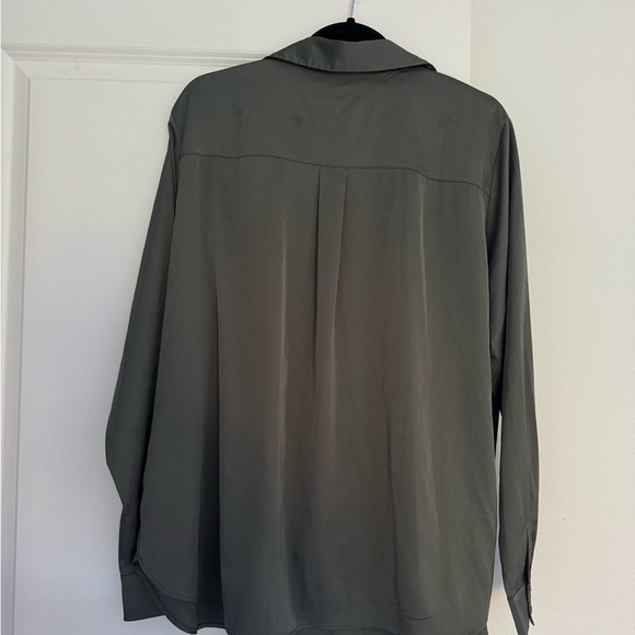 H&M women’s satin long sleeve button down shirt blouse top size XL - Picture 2 of 4